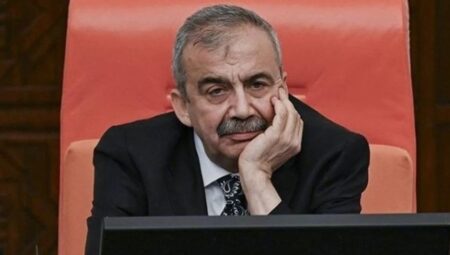 Ameliyata alınmıştı… Prof. Dr. Çavlan Çiftçi: Sırrı Süreyya Öncü’nün hayati tehlikesi devam ediyor