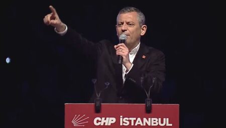 Beylikdüzü’nde ‘Millet İradesine Sahip Çıkıyor’ mitingi: CHP lideri Özgür Özel Devlet Bahçeli’ye davette bulundu