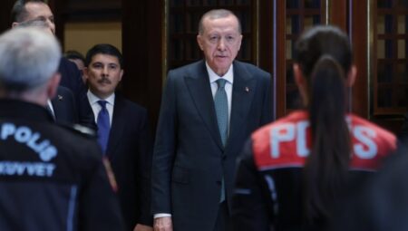 Erdoğan da ‘azgın azınlık’ dedi, polislere sahip çıktı: ‘Emniyet ünitelerimiz sokaklarımızdaki eşkıyalığa fırsat vermedi’