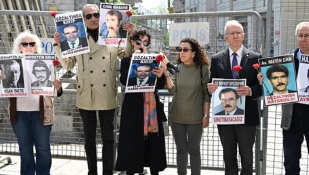 Erdoğan ve Bakan Yerlikaya’ya ‘barikatlar kaldırılsın’ daveti… Cumartesi Anneleri 1048. haftada Kadir Keremoğlu için adalet istedi
