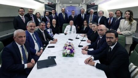 Erdoğan’dan, Özgür Özel’e ‘jammer’ ve ‘bant’ karşılığı: ‘Çalışma ofisimde, odamda hangi aletlerin olduğunun hesabını ona verecek değilim’