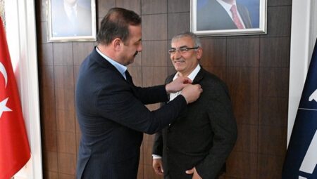 Evvelki periyot ÂLÂ Partili Milletvekili Ayhan Altıntaş Anahtar Parti’ye katıldı