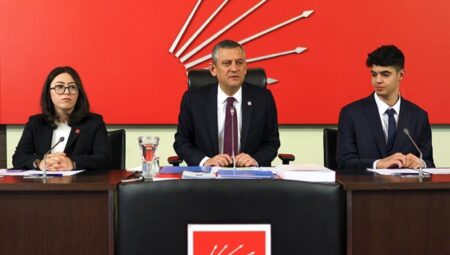 ‘Her şey çok hoş olacak’ sloganının mimarı Berkay Gezgin, birinci defa CHP PM toplantısına katıldı