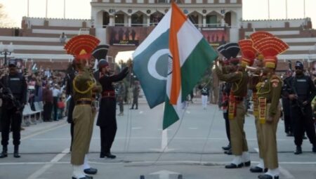Hindistan ve Pakistan savaşın eşiğinde: Sonda askeri hazırlığını artırdı