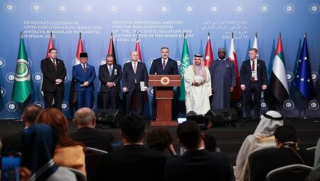 İİT Gazze Temas Kümesi Antalya’da toplandı Bakan Fidan: Filistinlileri anavatanlarını terk etmeye zorlayan her planı reddediyoruz
