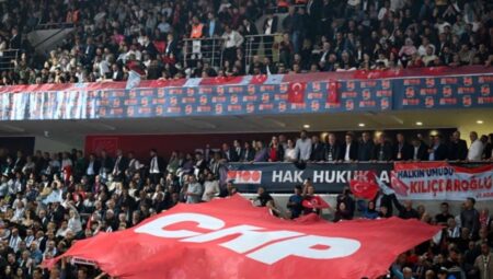 Kurultayın iptalini isteyen delegeler yine harekete geçti
