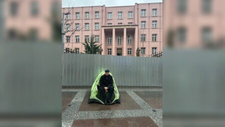 Mahmut Tanal, tutuklu öğrenciler için Bakanlık önünde nöbete başladı! Polisten yıldırım süratiyle müdahale geldi