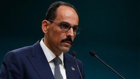 MİT Başkanı Kalın, Hamas heyeti ile bir ortaya geldi