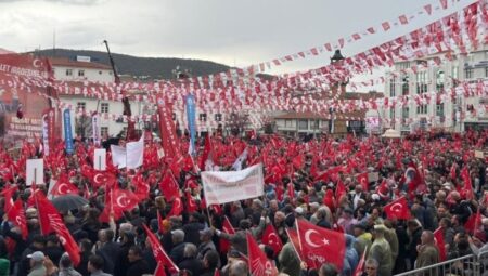 Mitinge traktör konvoyuyla gitti: Özgür Özel Yozgat’ta konuşuyor