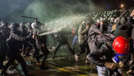 ‘Protesto’ tutuklamaları: Maske takmadığı anlaşıldı, ‘başka suç’ uyduruldu!