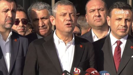 Son Dakika… Sırrı Süreyya Lider ağır bakımda: Özgür Özel’den hastane önünde sıhhat durumuna ait açıklama