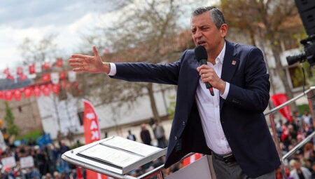 CHP’den Van’da tarihi miting… Özgür Özel’den, Van Valisi’ne sert reaksiyon: ‘Valiliğini bil, oturduğun yerde otur!’