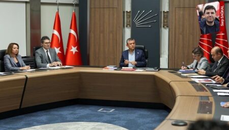 CHP’li kurmaylar Özel’e yapılan saldırıyı MYK’de masaya yatırdı, gayret iletisi verdi: ‘Teslim olmayacağız’