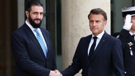 Colani birinci kere Avrupa’da: Macron’la Elysee Sarayı’nda bir ortaya geldi