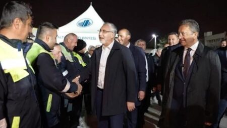 Işıkhan, emekçiyi yumruklayan liderle 1 Mayıs kutlaması yaptı