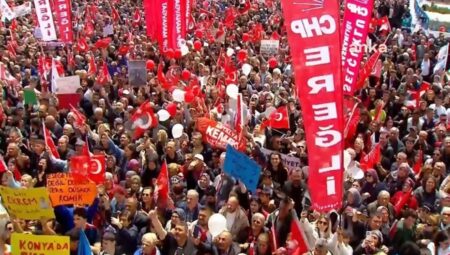 Konya’da ‘Millet İradesine Sahip Çıkıyor’ mitingi: CHP’den ‘AK Partililer hazırlansınlar!’ daveti