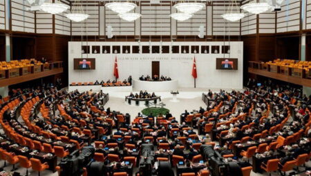 Meclis’te ‘AYM’ tartışması: ‘23 yıldır kanun yapmayı, devlet yönetmeyi öğrenemediniz’