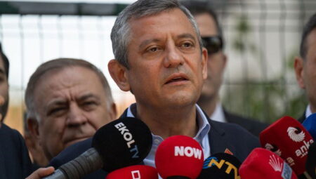 Özgür Özel Van’da… Saat 12.00’yi işaret etti: ‘Önemli bildirilerimiz olacak…’