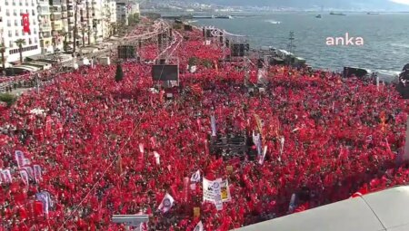 Büyük İzmir Mitingi’ne geri sayım: Yüzbinler Türk bayrakları ile Gündoğdu’nda toplandı