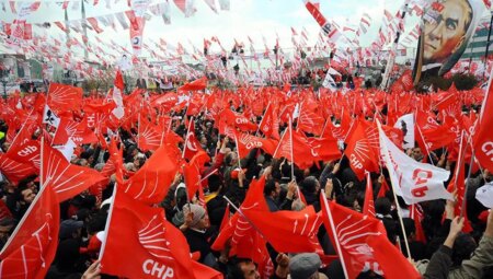 CHP’nin mitingine ‘TMSF’ manisi: ‘Ferman padişahınsa, sokaklar bizimdir!’