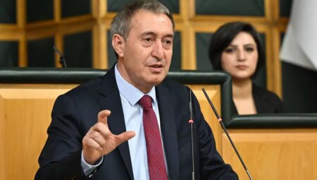 DEM Parti’den ‘Biz üçüncü yoluz’ çıkışı… Kürsüden iktidara ‘sorumluluk’ daveti: ‘Anayasa tartışması bir tabu değil’