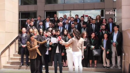 İBB soruşturması avukatlarından adliye önünde hareket: ‘Soruşturma şeffaf yürütülmeli’