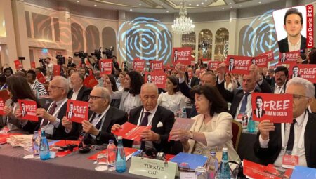 İstanbul’da düzenlenen Sosyalist Enternasyonal toplantısında adalet bildirileri verildi: İmamoğlu’na özgürlük