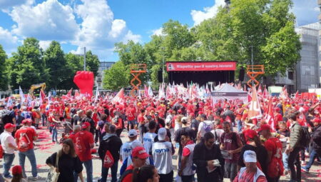 İsviçre’de inşaat emekçileri ayakta: ‘Zaman hayattır, emeğe hürmet istiyoruz’