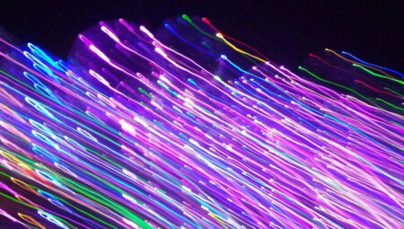 Japonlar standart optik fiber kablo kullanarak data suratında rekor kırdı
