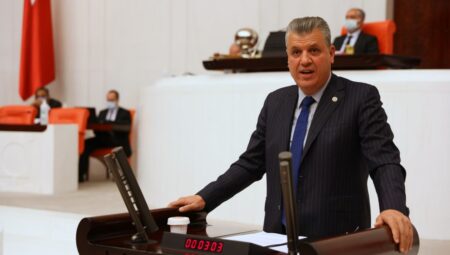 ‘Kimsesiz çocuklara bağışlanan kıyafetleri yağmaladılar’