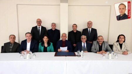 Terör elebaşısının ‘İmralı’ şartlarının hafifletilmesi konuşulurken, terör örgütünün kongresinden dikkat çeken detay